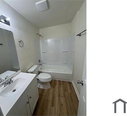 4th image of 908 Dearborn St
