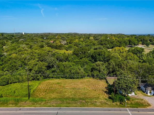 104 Gazley St, Smithville, TX 78957