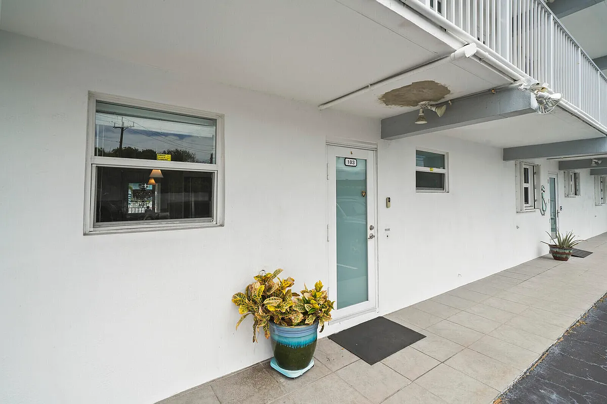 Building Photo - 1444 SE 15th Ct #103