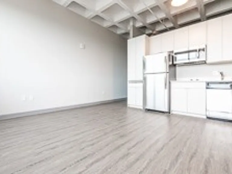 735 W Wisconsin Ave — Photo 53
