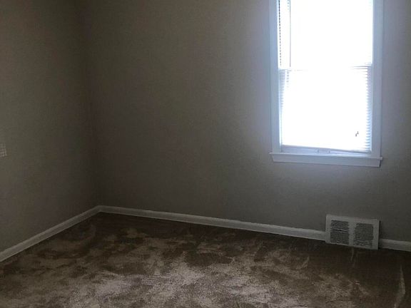 4th image of 20420 Woodworth St