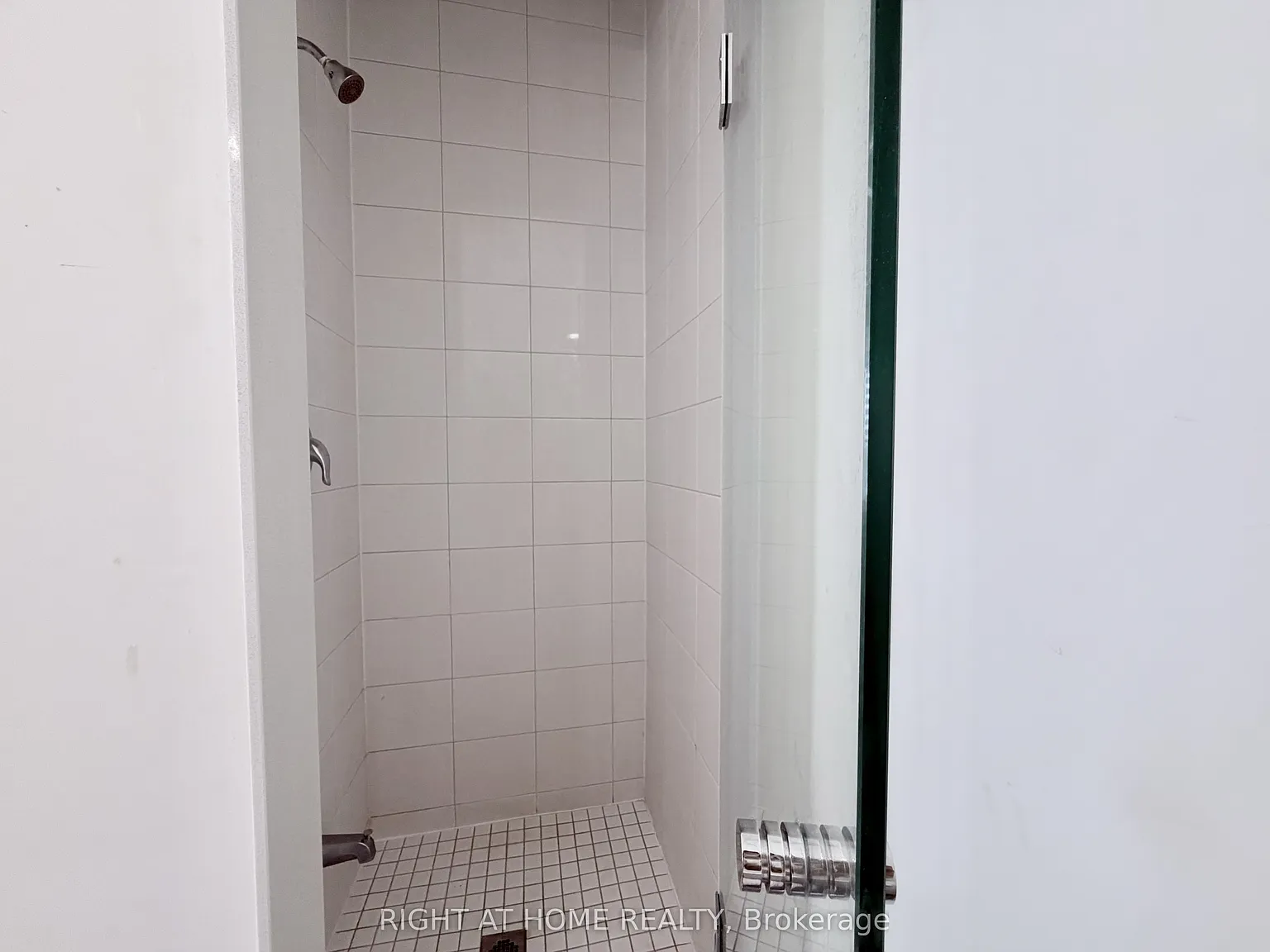 1 bed, $1,299 — Photo 4