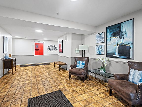 3rd image of 1200 W Northwest Hwy APT 109