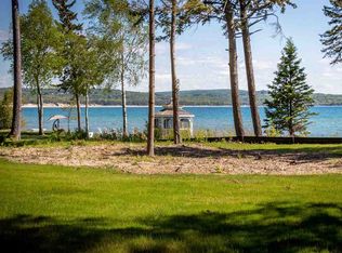 849 Beach Rd, Harbor Springs, MI 49740