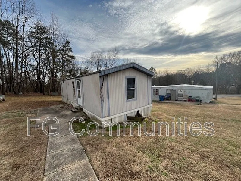 Building Photo - 100 2nd Ave SE #C