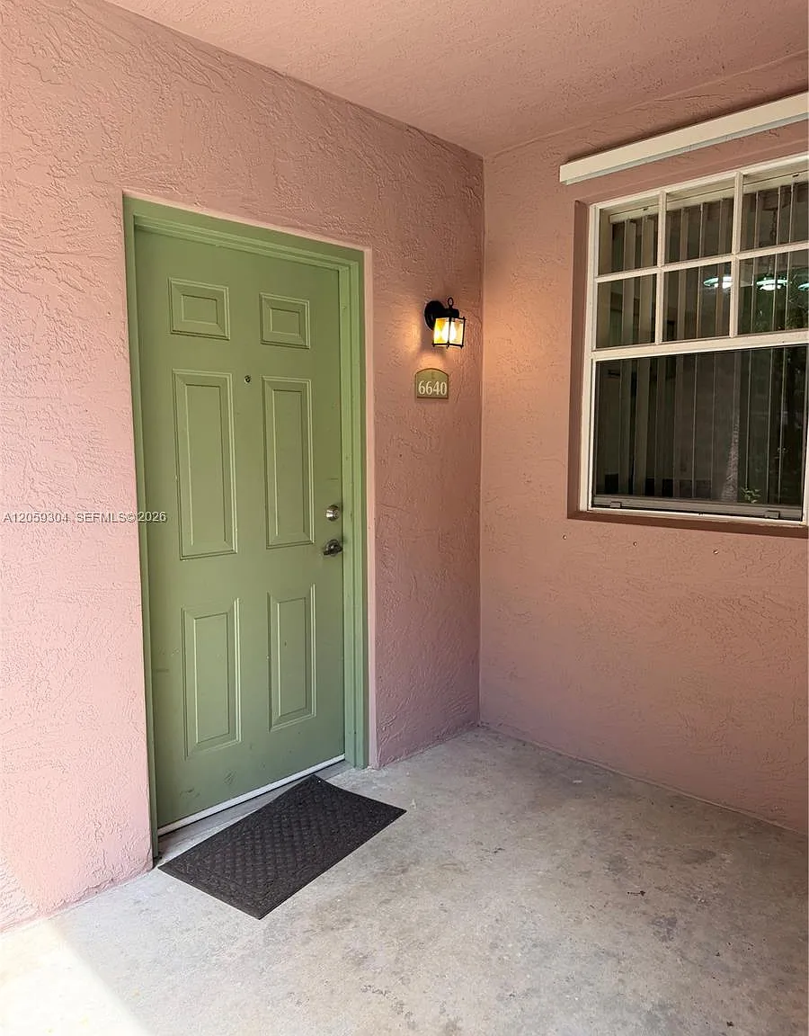 Cypress Pointe At Coral S — Photo 1