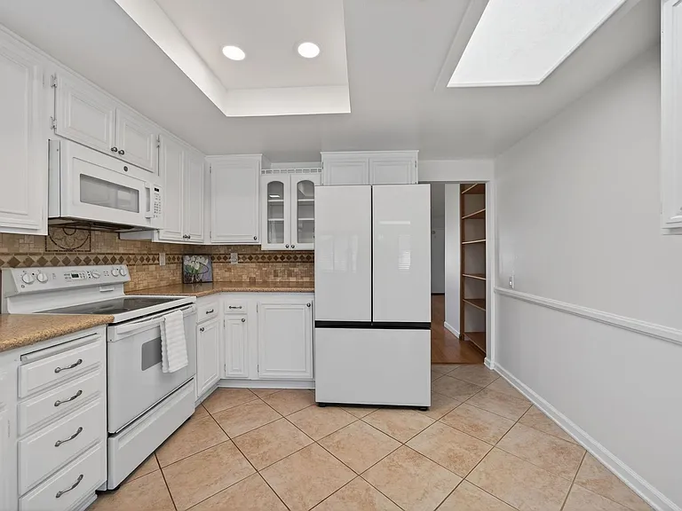 42063 Village 42 — Photo 11