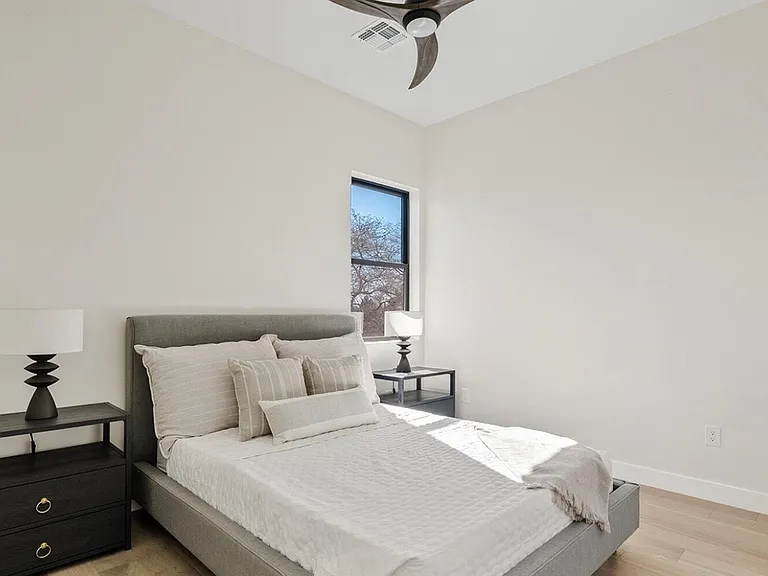 3622 E Clarendon Ave — Photo 23