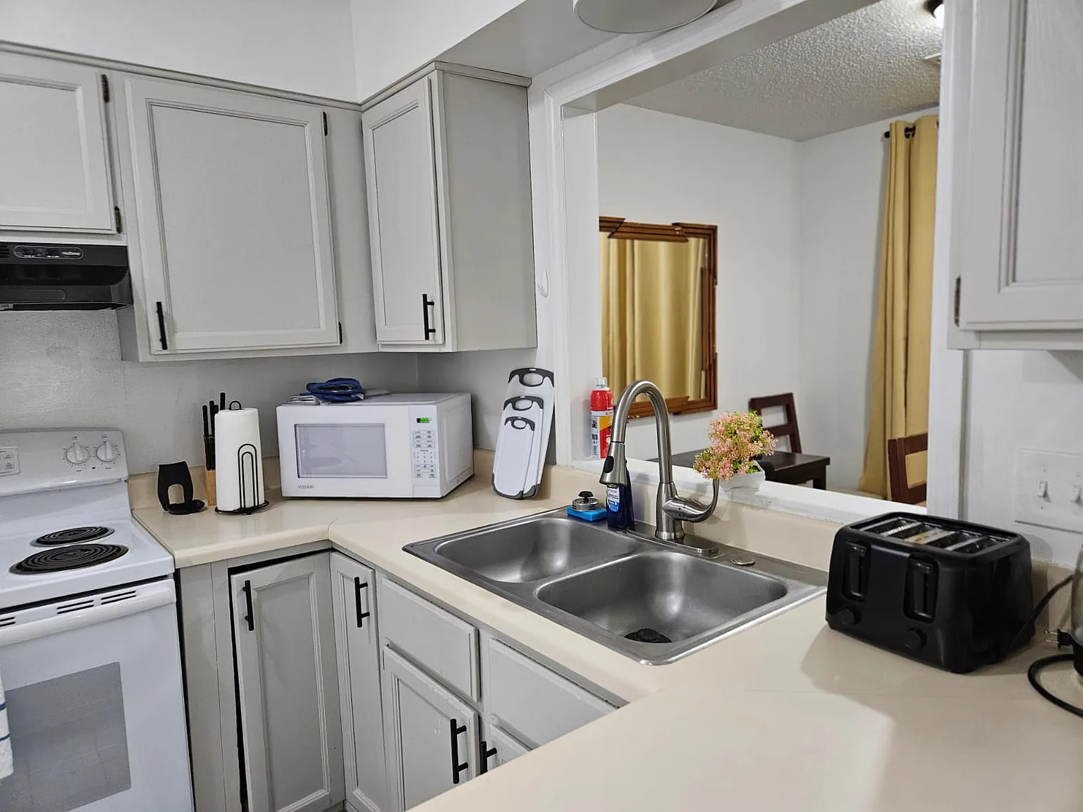 3 bed, 1254 sqft, $3,495 — Photo 2