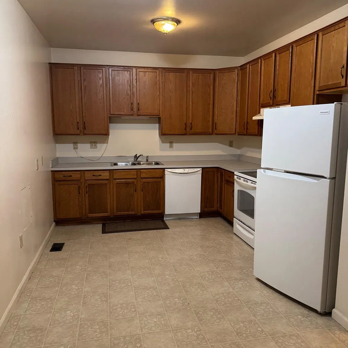 3 bed, 1.0 bath, 850 sqft, $1,550 — Photo 2