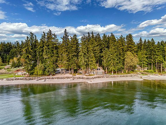 415' of low bank beachfront