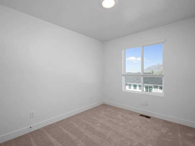 277 W 1150 N — Photo 13
