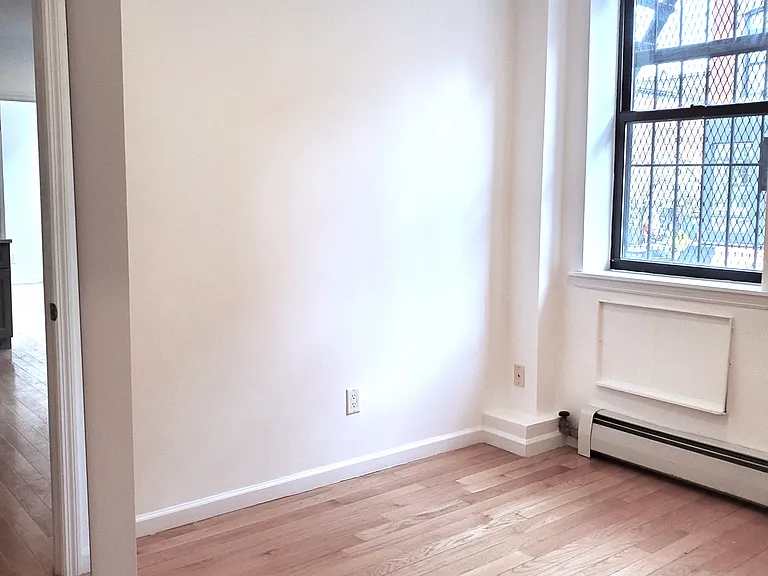 251 E 13th St #2 — Photo 8