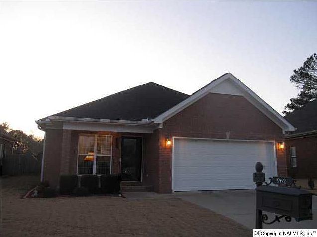 1st image of 962 Tracey Ln