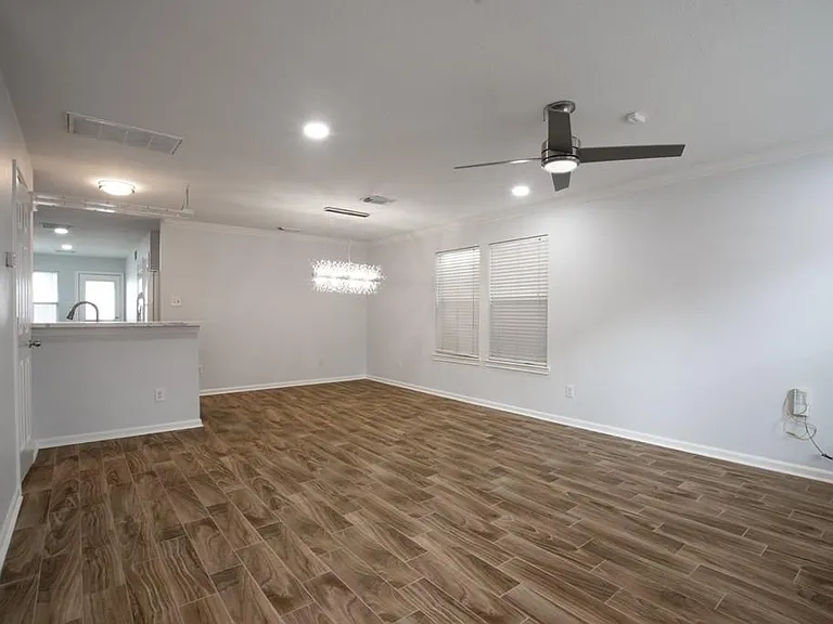 1422 Ruthven St — Photo 4