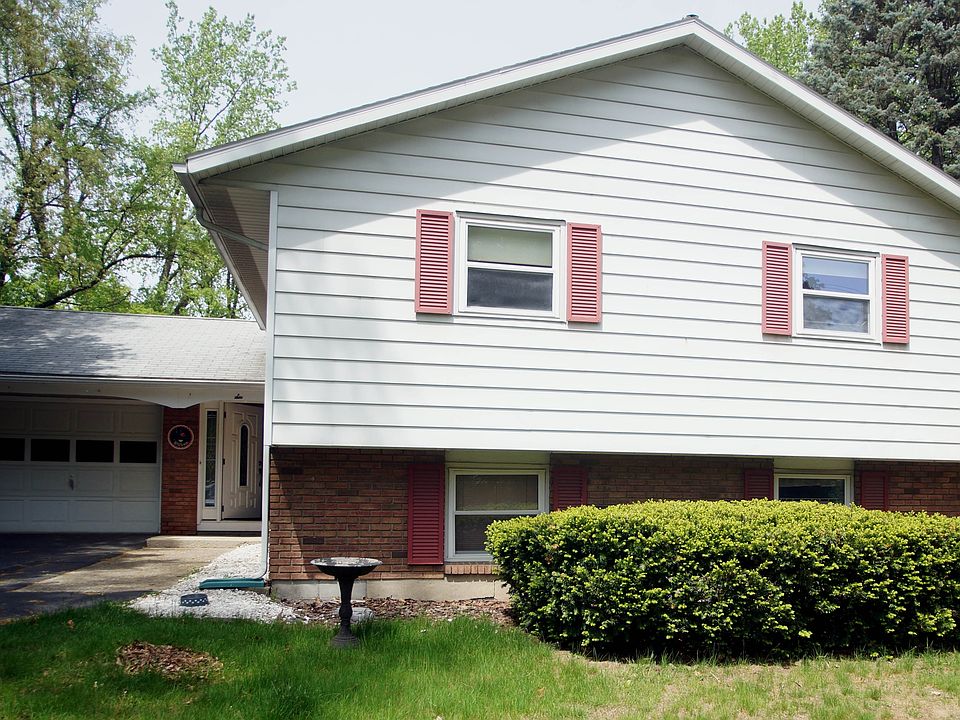 1st image of 6 Cherry Ln
