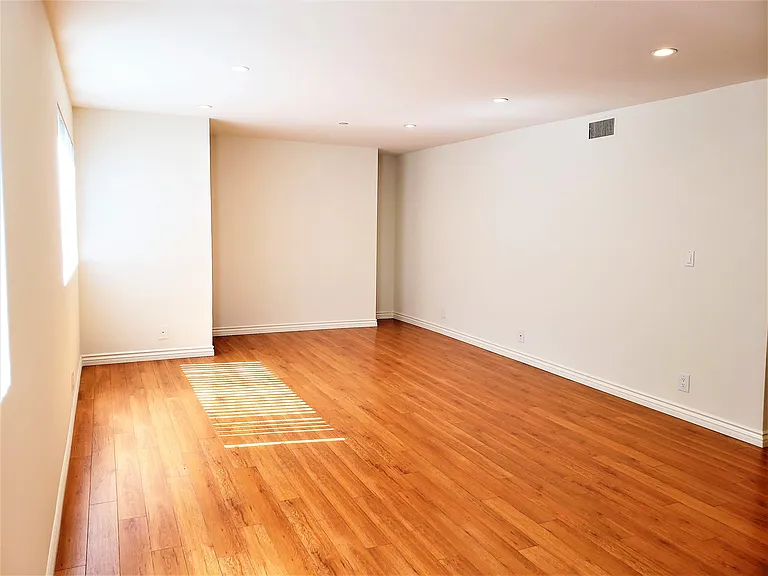 1141 N Columbus Ave #2044 — Photo 6