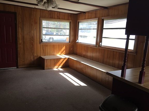 4th image of 1403 Greenwood Dr