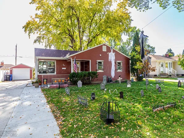 76 16th Ave N, Fargo, ND 58102
