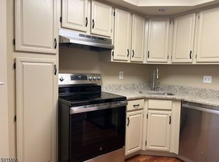 58 Fieldstone Rd, Bedminster, NJ 07921