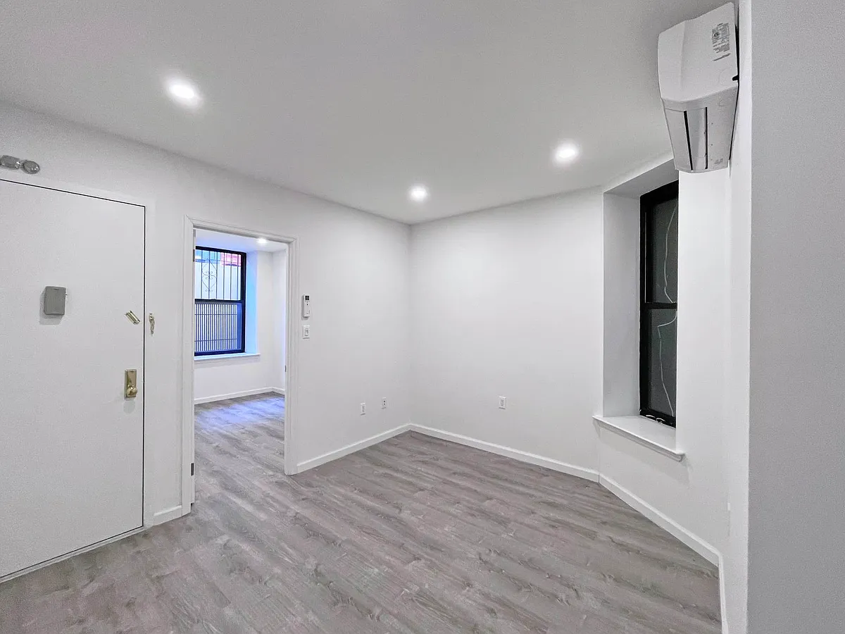Building Photo - 333 W 19th St #BASEMENT