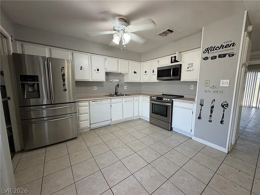 3 bed, 2.5 bath, 1533 sqft, $1,735 — Photo 3