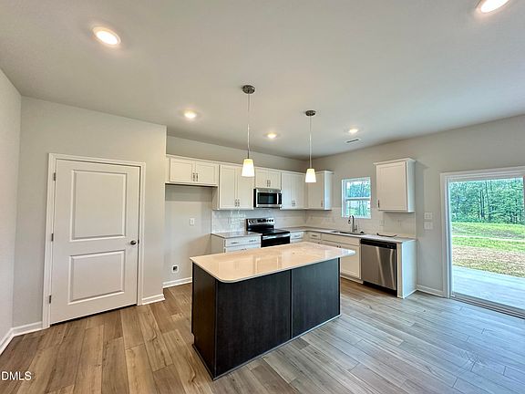 5th image of 175 Buckthorn Dr
