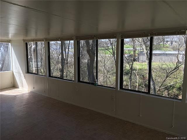 2nd image of 801 N Grove St #B