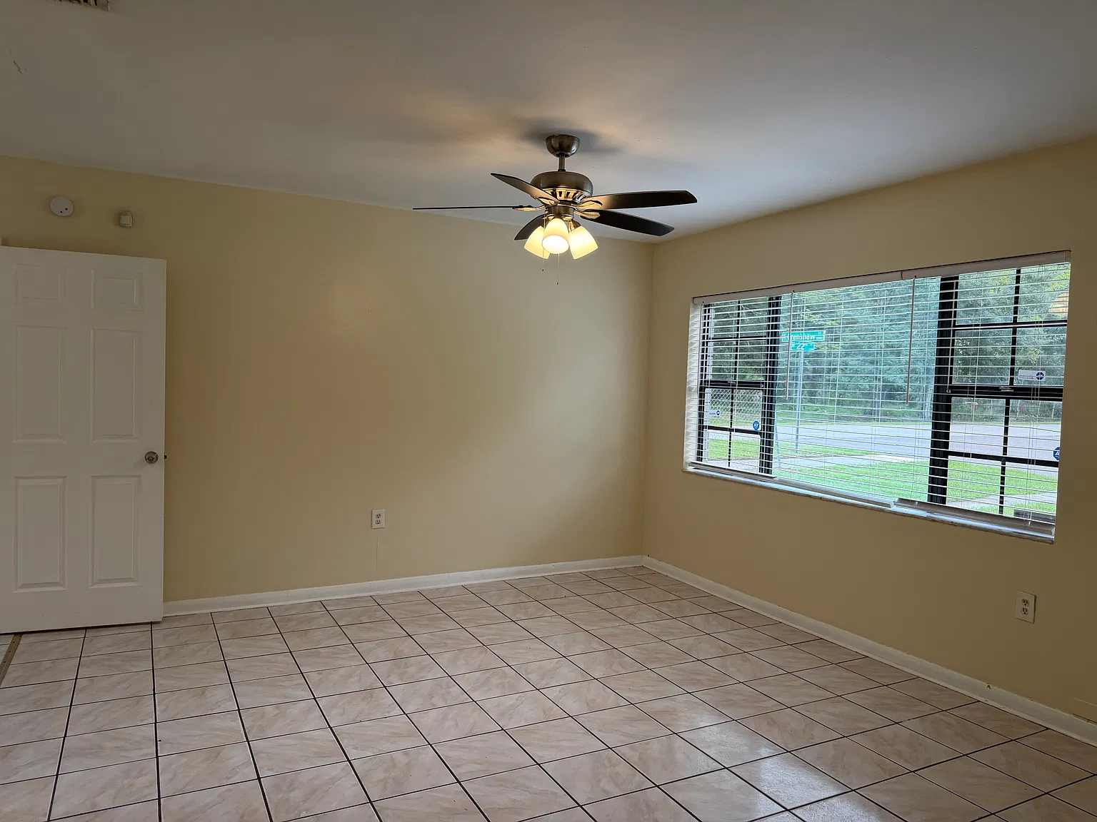 4 bed, 1296 sqft, $2,000 — Photo 2