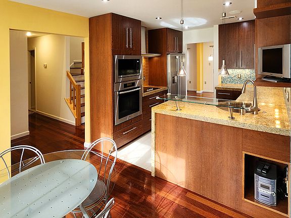 Kitchen - View towards entry hall