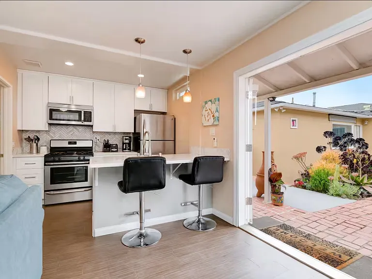 3112 Oliphant St — Photo 8