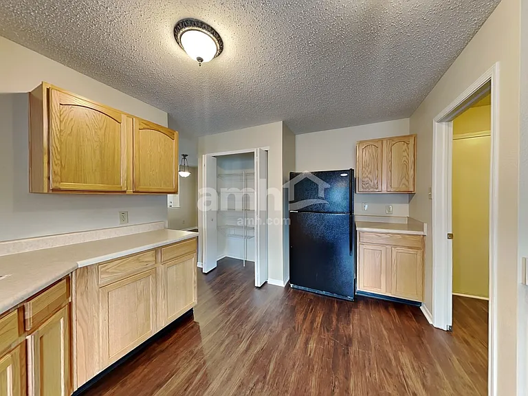 1221 Redwood Dr — Photo 3