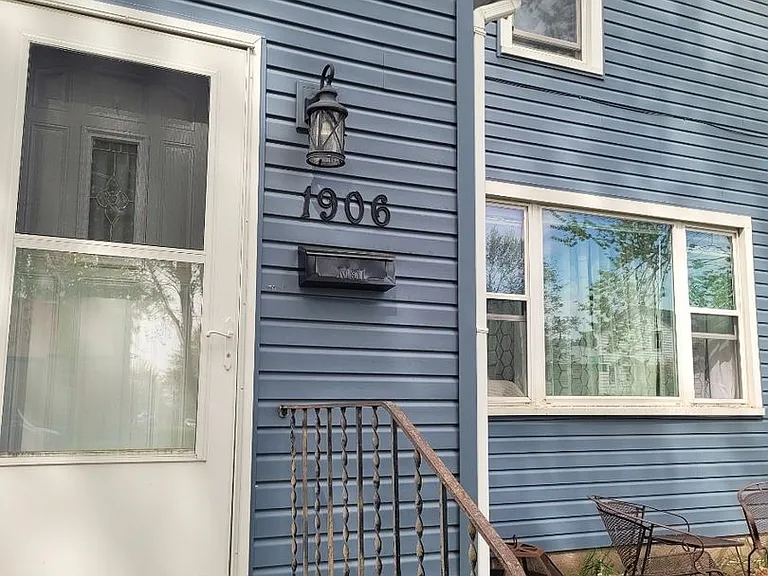 1906-1908 Agnes St — Photo 15