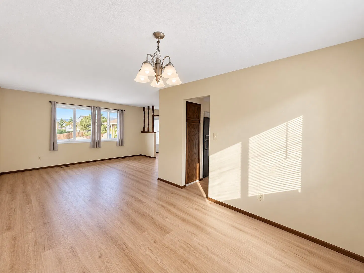 4 bed, 2222 sqft, $2,400 — Photo 3