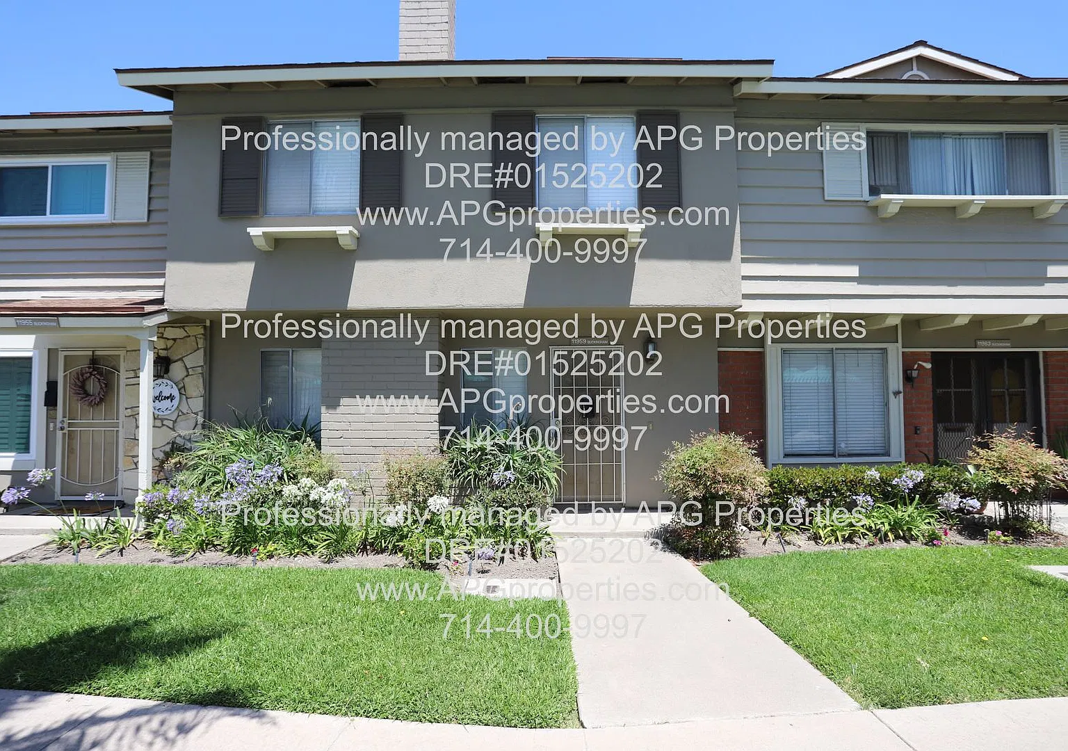 4 Bedroom / 2.5 Bathroom townhouse in the Anaheim Resort area of Garden Grove — Photo 1