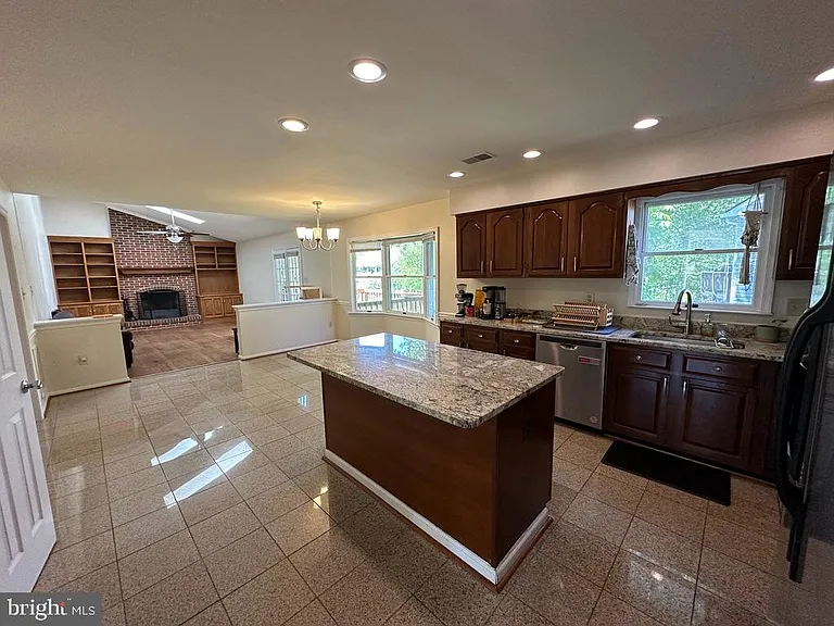 893 Broad Oaks Dr — Photo 5