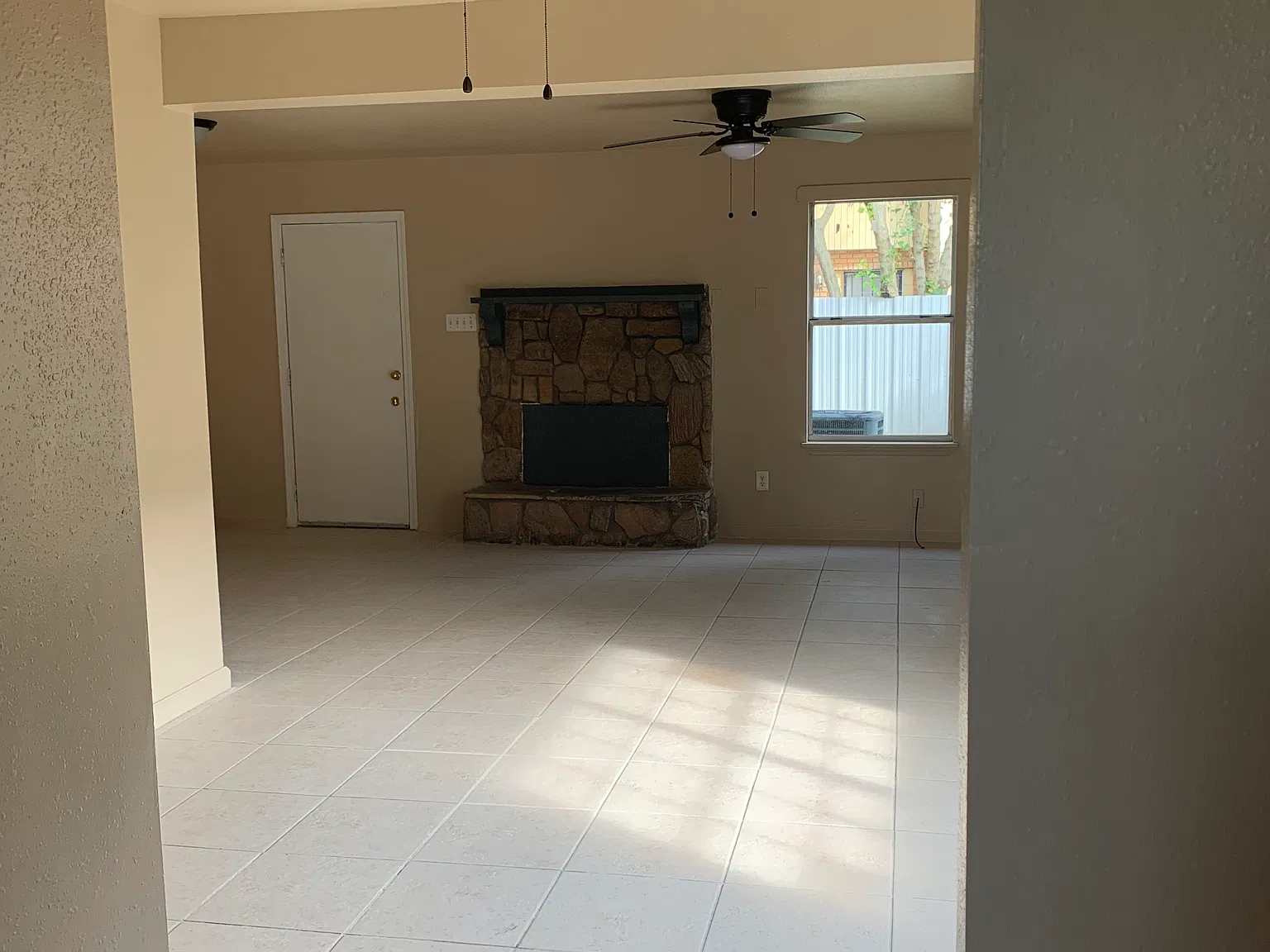 3 bed, 2.5 bath, 1560 sqft, $1,475 — Photo 3
