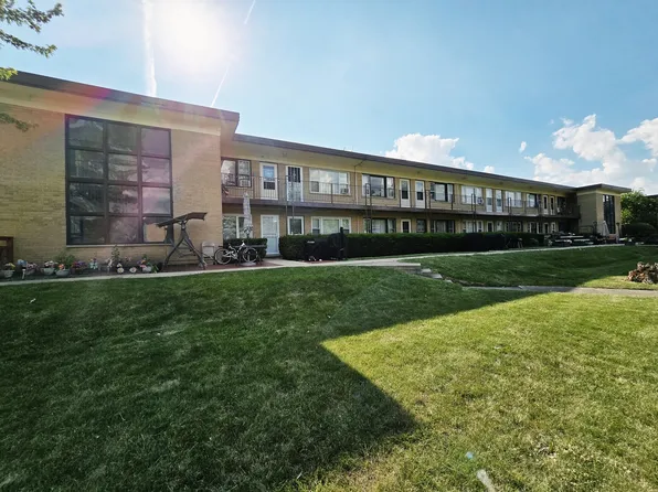 35 King Arthur Ct APT 19, Northlake, IL 60164