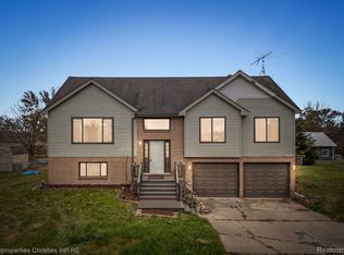 4645 Pontiac Lake Rd, Waterford, MI 48328