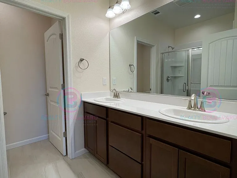 1013 Middle Gate Rd — Photo 29