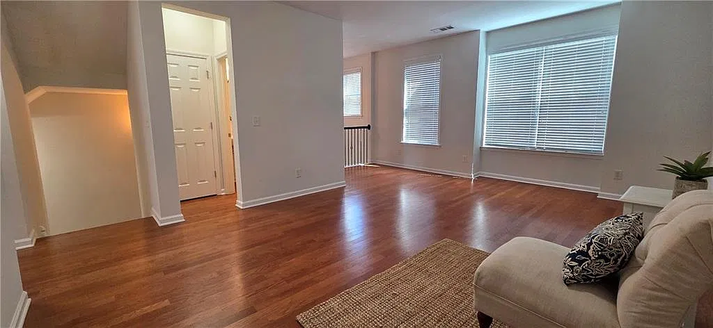 3 bed, 4.0 bath, 2769 sqft, $2,700 — Photo 4