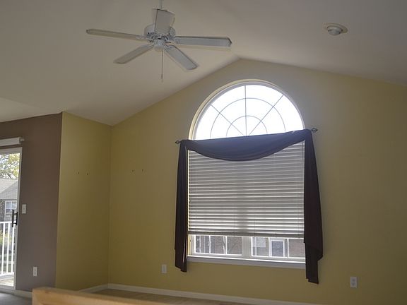 4th image of 15495 Claremont Dr N