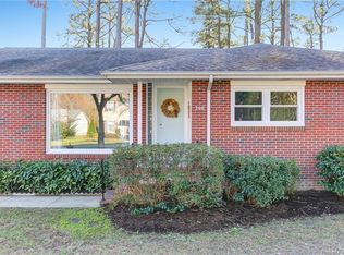 206 Riverside Dr, Yorktown, VA 23692