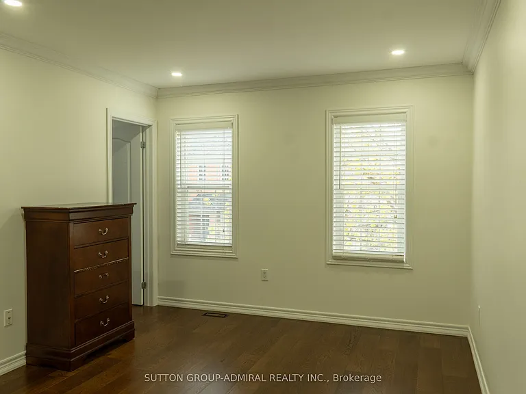 29 Wendelyn Dr #MAIN 2ND FLOOR — Photo 37
