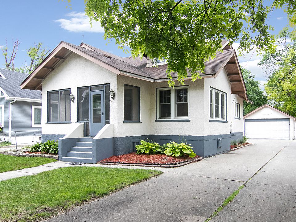 1112 University Dr S.