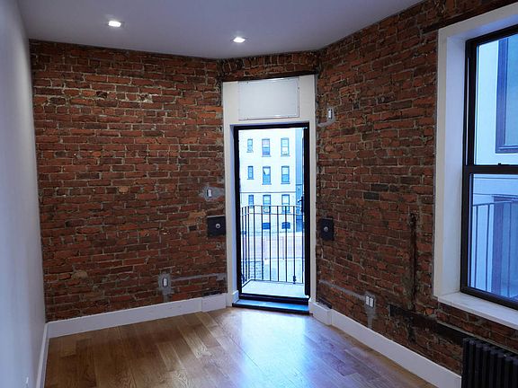 3rd image of 921 Washington Ave #507
