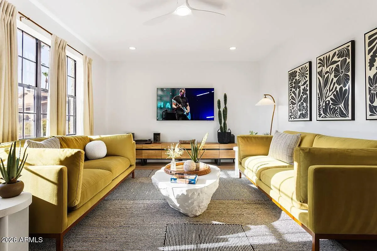 5 bed, 4.0 bath, 2490 sqft, $9,500 — Photo 4