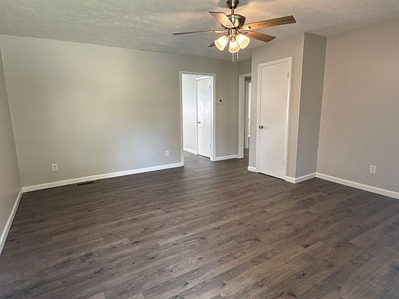 4th image of 103 Skyhaven Dr #R