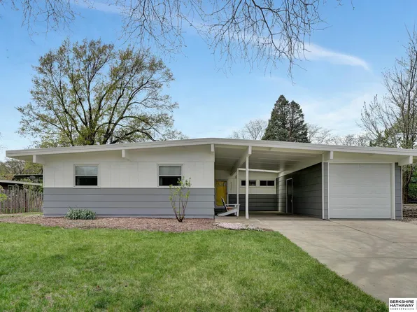 6230 Sunrise Rd, Lincoln, NE 68510