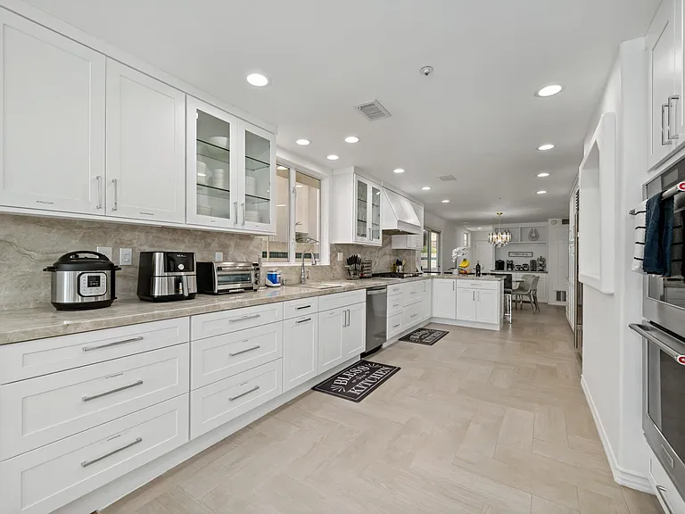 3972 Humboldt Dr — Photo 14